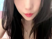 Wanita cantik Cina masturbasi di tempat tidur