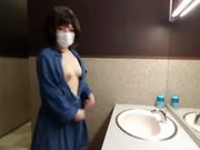 Telanjang di Toilet