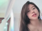 Gadis Cina berdada besar masturbasi di depan kamera