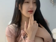 Gadis Cina yang cantik dan murni